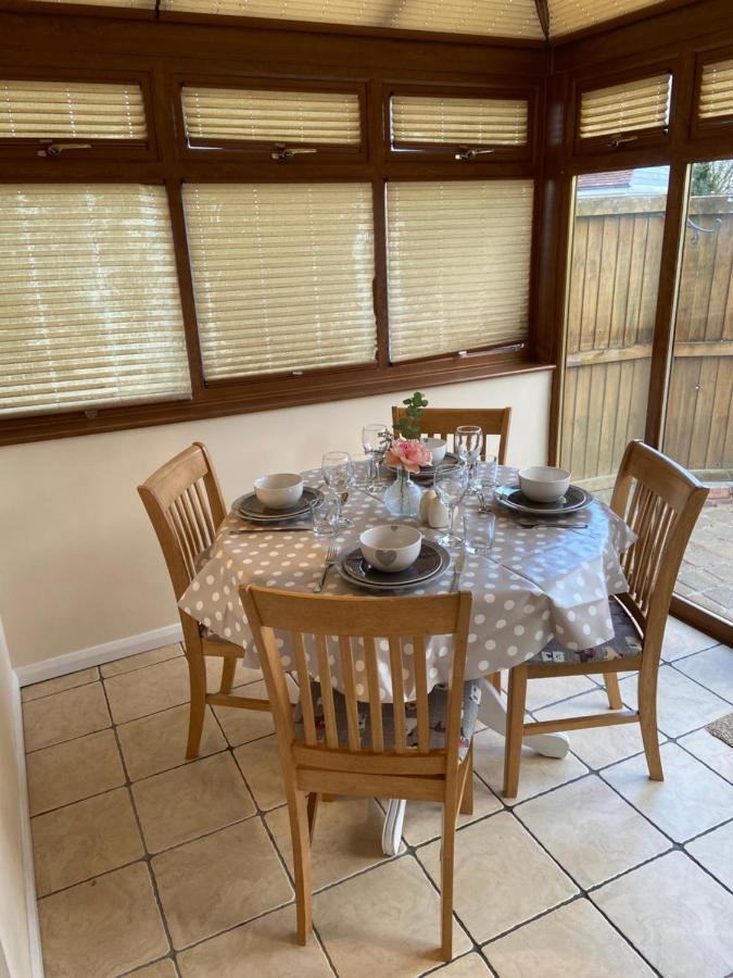 Cosy Cottage Great Bentley Near Station And Shops Екстер'єр фото